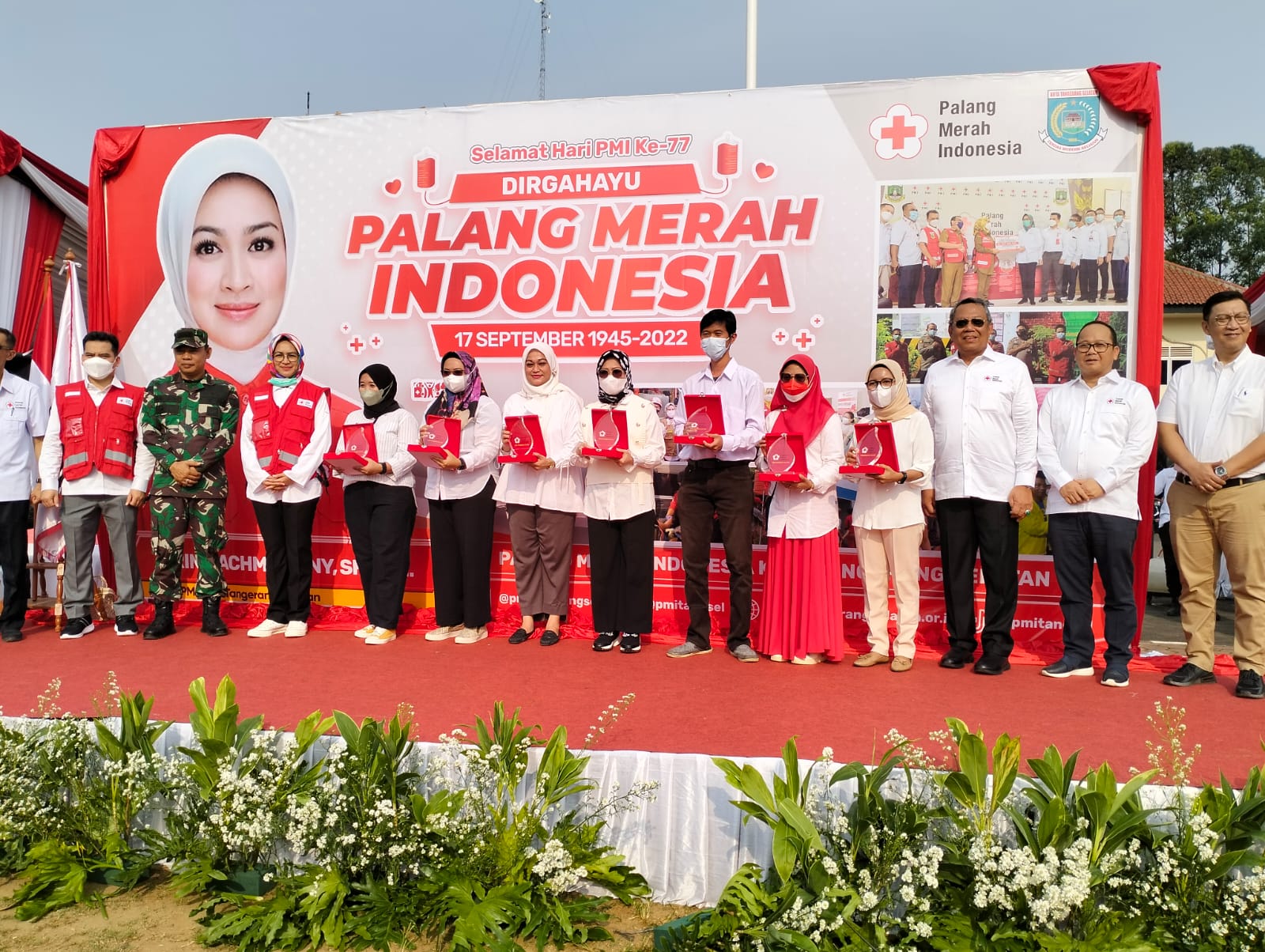 Ketua PMI Tangerang Selatan (Tangsel), Airin Rachmi Diany dalam acara apel peringatan HUT ke-77 PMI di Lapangan Cilenggang, Serpong, Tangerang, Minggu (18/9/2022). (tangselpos.id/rmn)