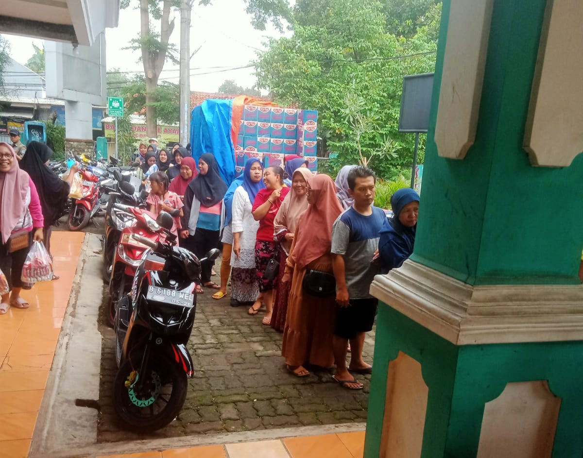 Program Sembako Murah di Kelurahan Sawah. (tangselpos.id/ay)