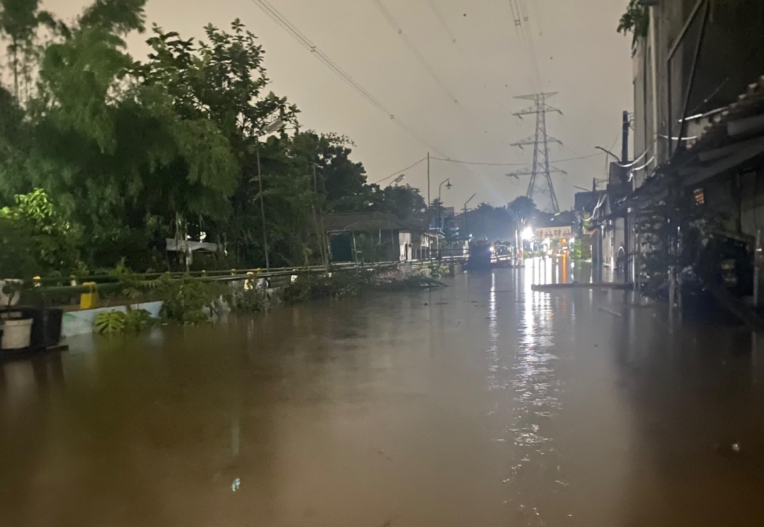 Perumahan Reni Jaya Blok AC dan Blok AA, Pamulang, Tangerang Selatan (Tangsel) terendam banjir. (tangselpos.id/rmn)