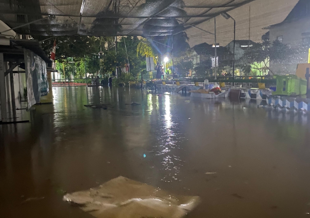 Perumahan Reni Jaya Blok AC dan Blok AA, Pamulang, Tangerang Selatan (Tangsel) terendam banjir. (tangselpos.id/rmn)