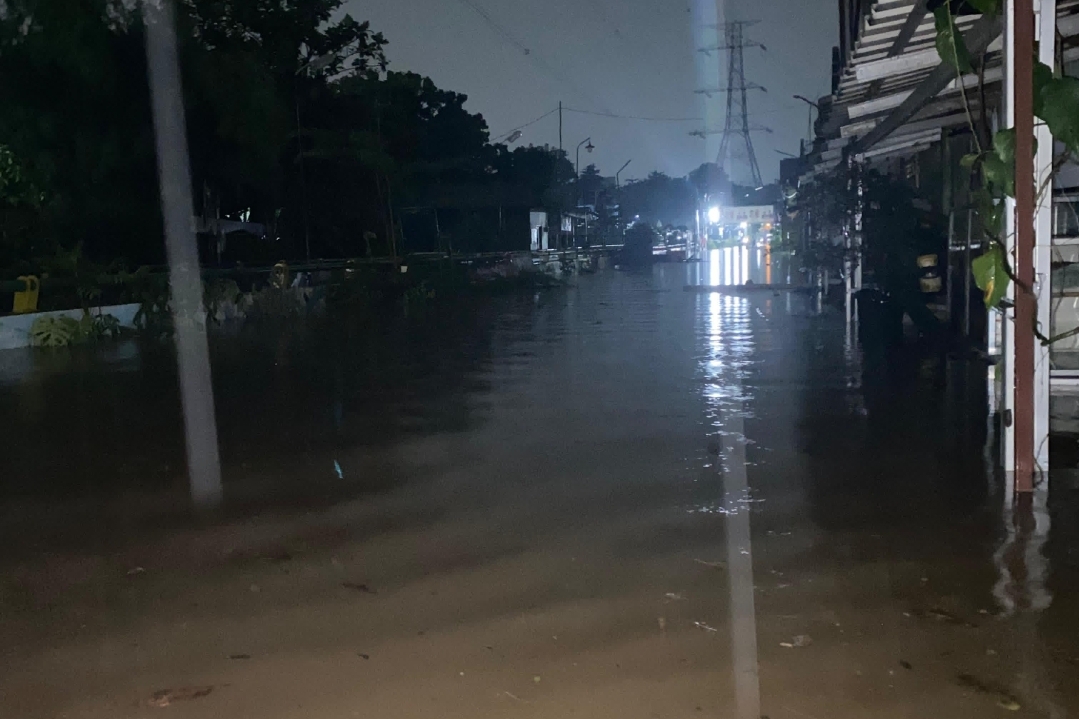 Perumahan Reni Jaya Blok AC dan Blok AA, Pamulang, Tangerang Selatan (Tangsel) terendam banjir. (tangselpos.id/rmn)