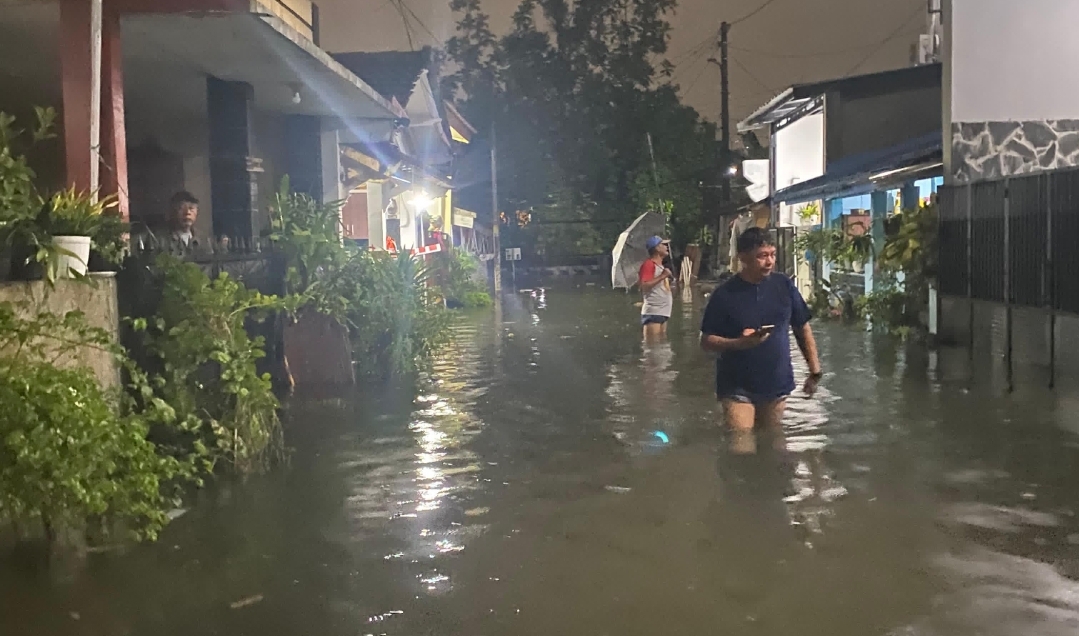 Perumahan Reni Jaya Blok AC dan Blok AA, Pamulang, Tangerang Selatan (Tangsel) terendam banjir. (tangselpos.id/rmn)