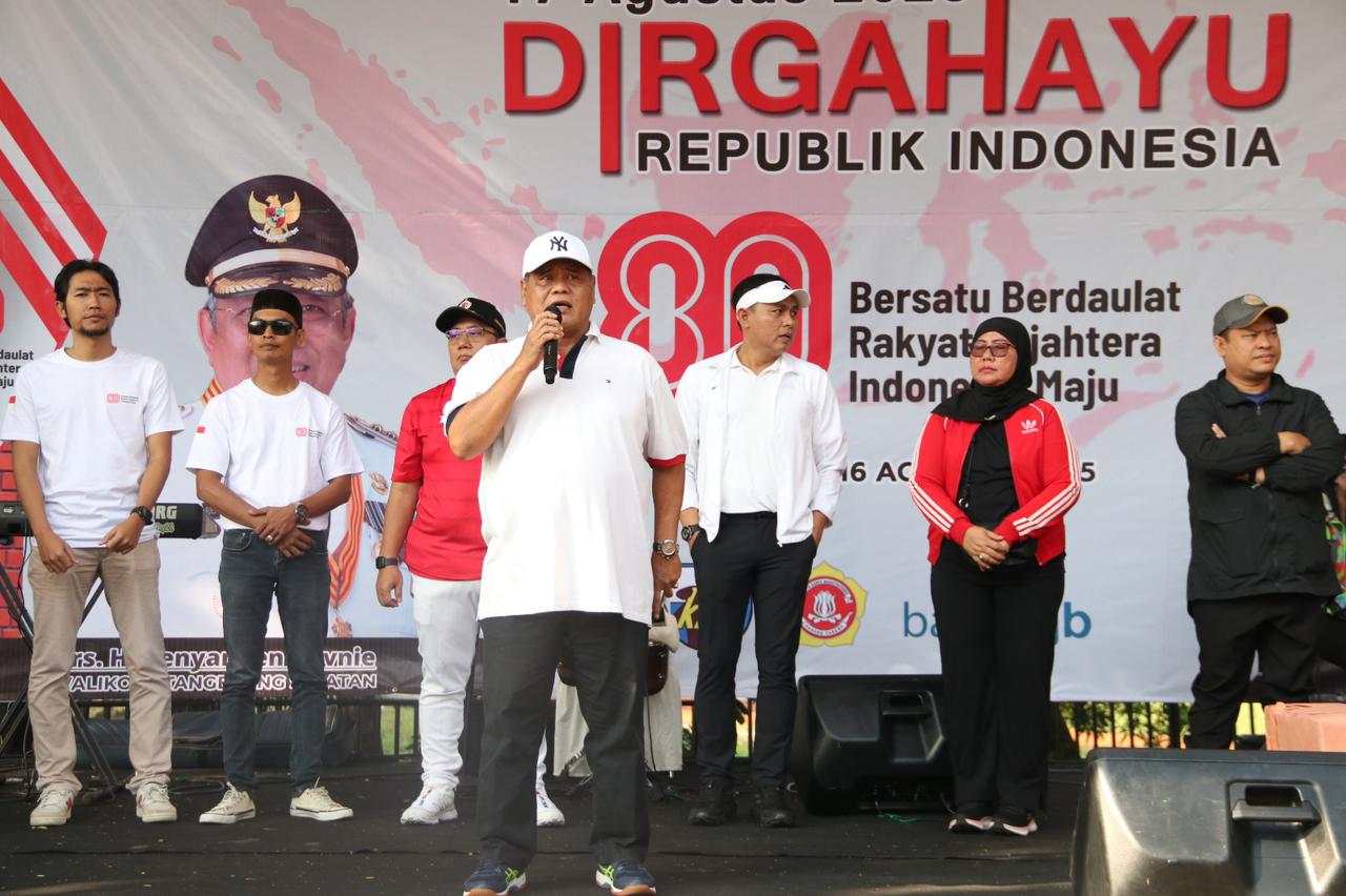 Jalan santai dalam rangka HUT RI ke-80. (tangselpos.id/irm)