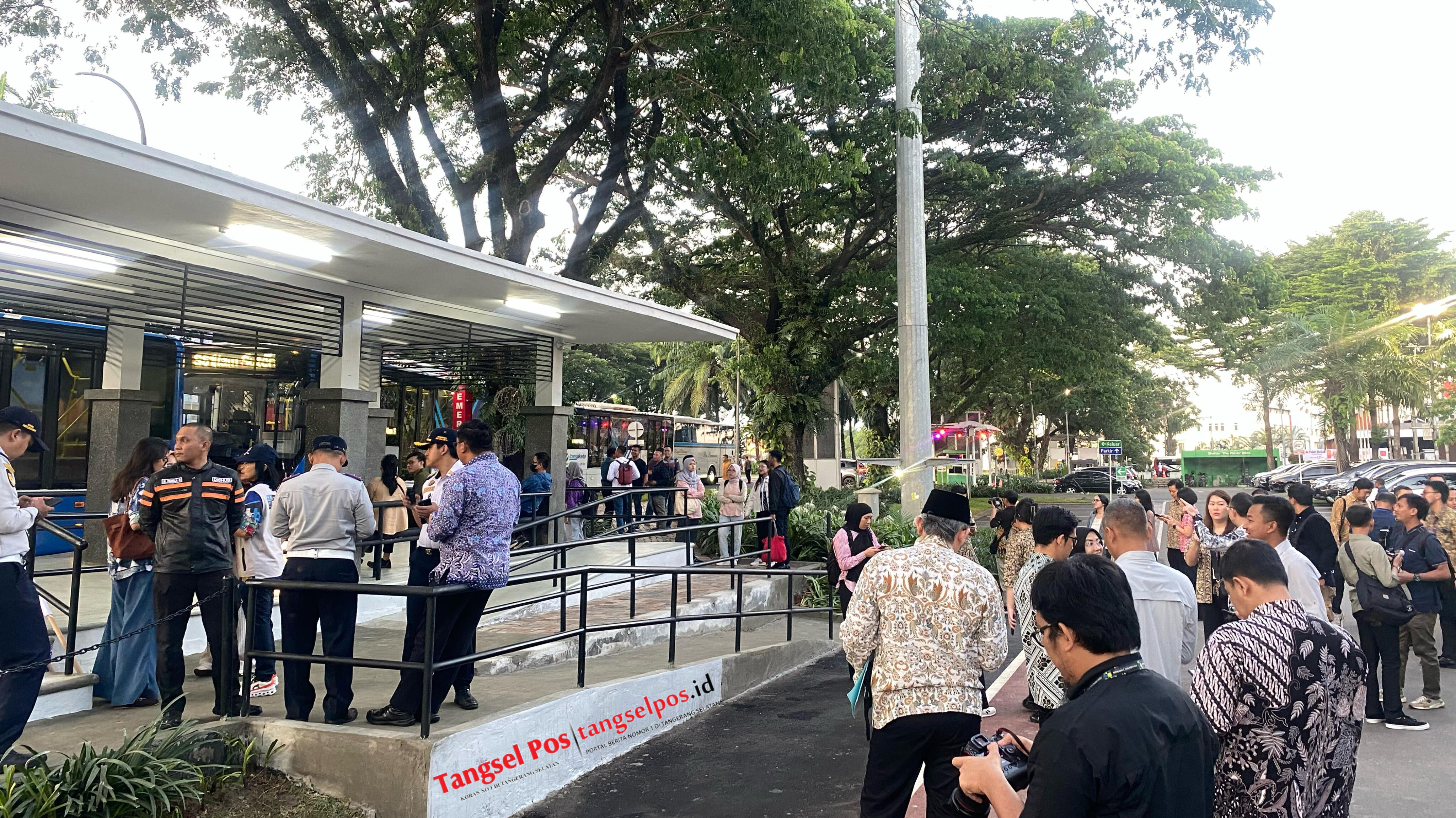 Peresmian rute baru transjabodetabek berlangsung hari ini di Halte Flavour Bliss, Alam Sutera, Kamis (24/4). (tangselpps.id/tristan)