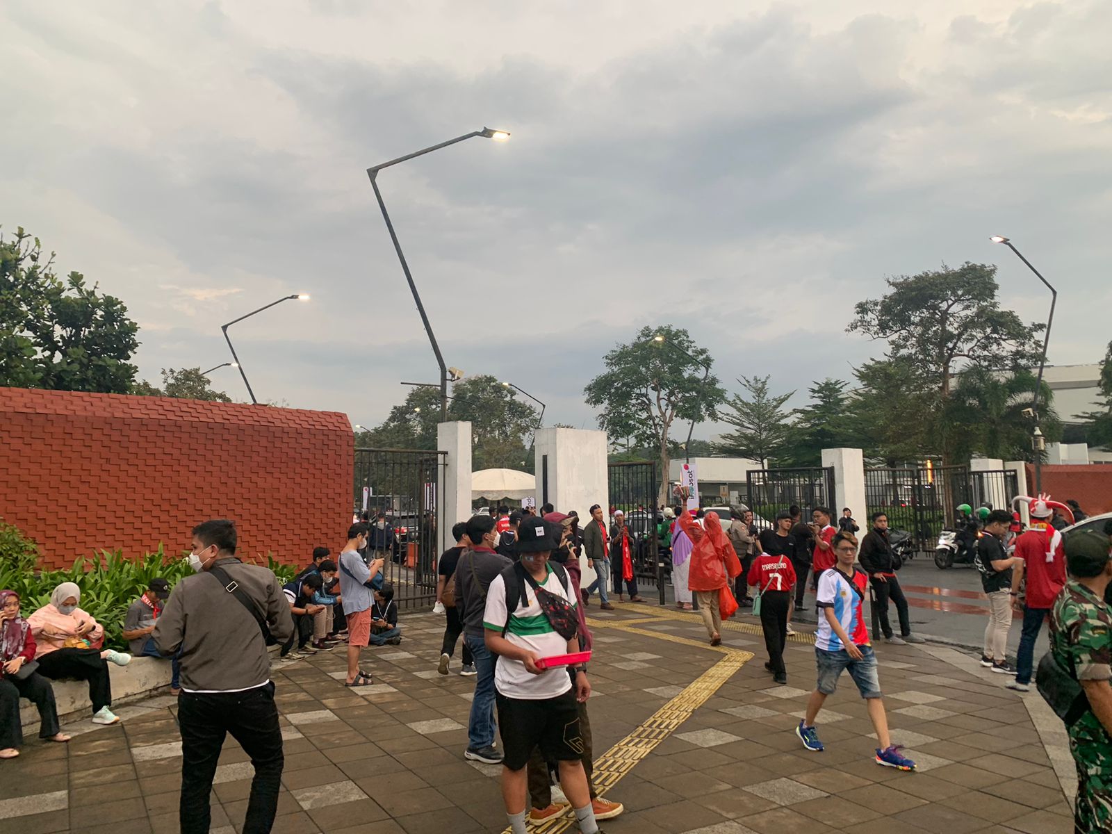 Situasi dan Kemeriahan Penonton Laga Timnas Indonesia Vs Argentina di GBK.