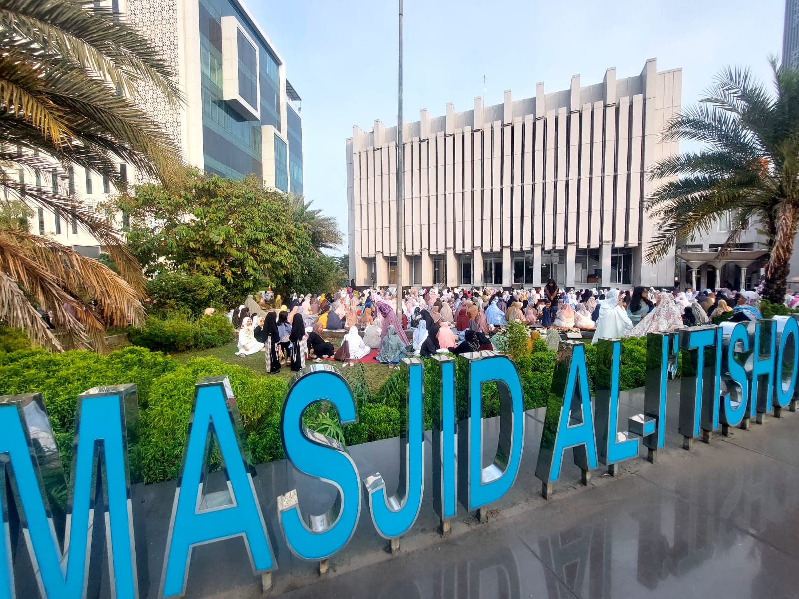 Suasana Salat Idul Adha di Masjid Islamic Center BSD. (rmn)