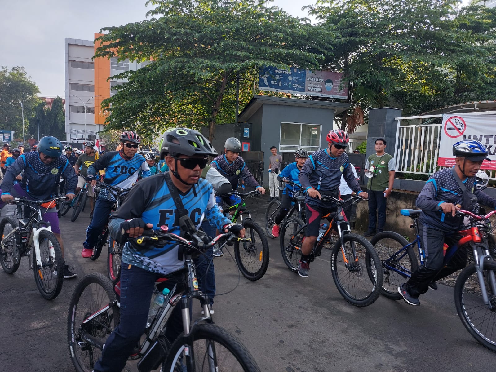 Dinas Lingkungan Hidup Kota Tangsel dalam peringatan Serukan Hari Lingkungan Hidup Sedunia. (tangselpos.id/rmn)