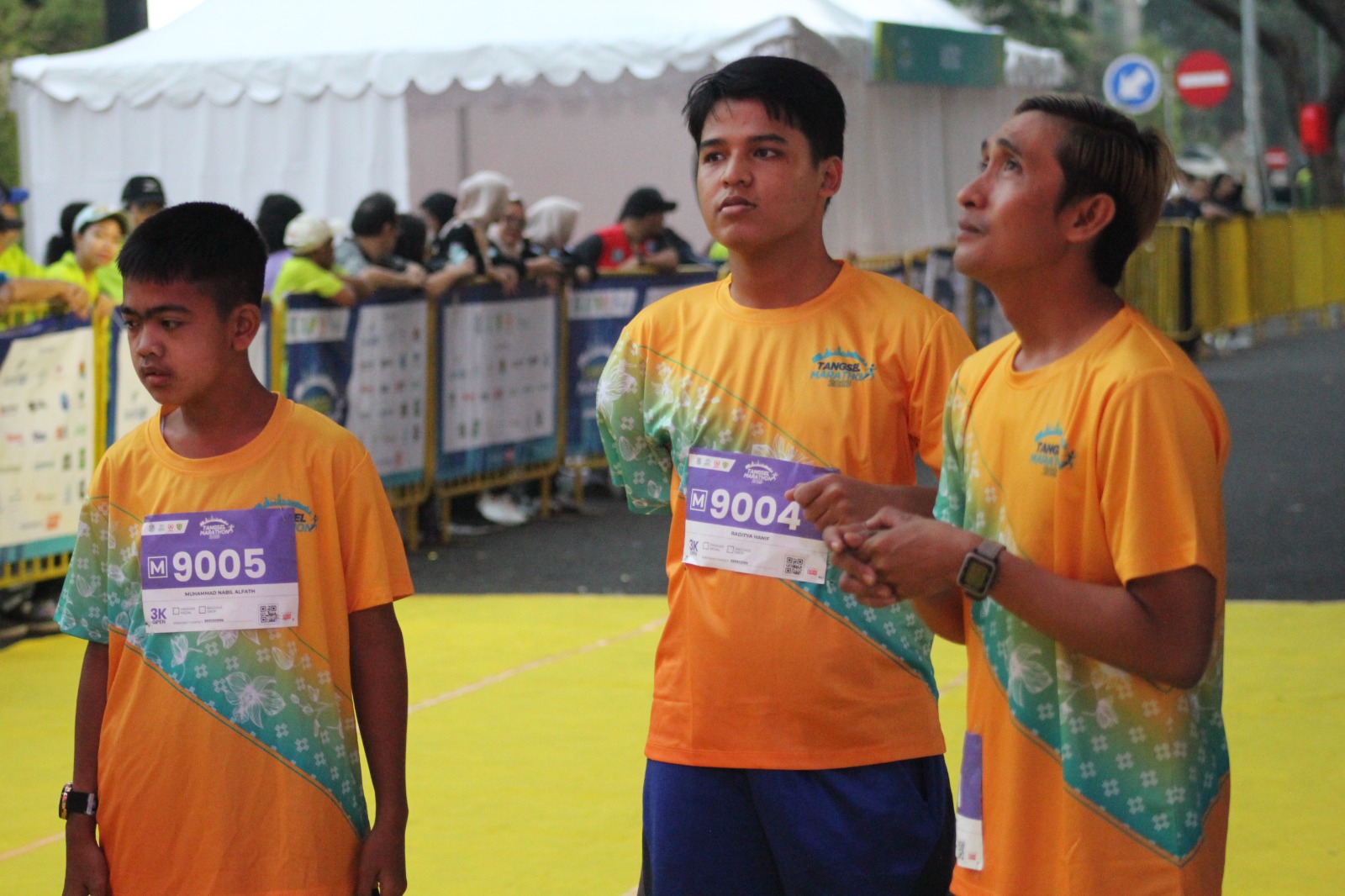 Wali Kota Tangerang Selatan, Benyamin Davnie, melepas ribuan peserta Tangsel Marathon 2023. (Ist)