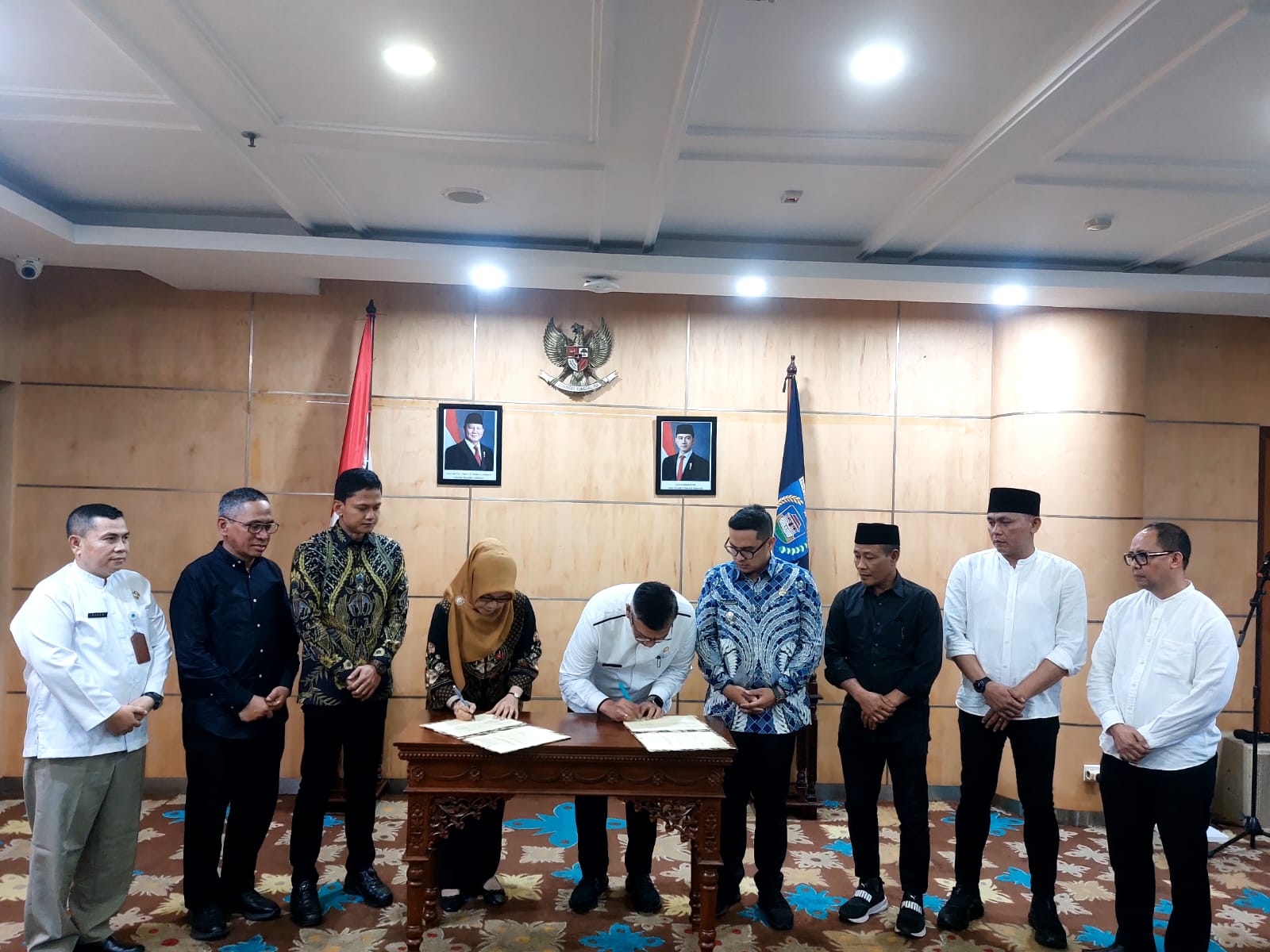 Penandatanganan kerja sama pengelolaan sampah lintas daerah, di Puspemkot Tangsel, Jum'at (25/7/2025). (tangselpos.id/rmn)