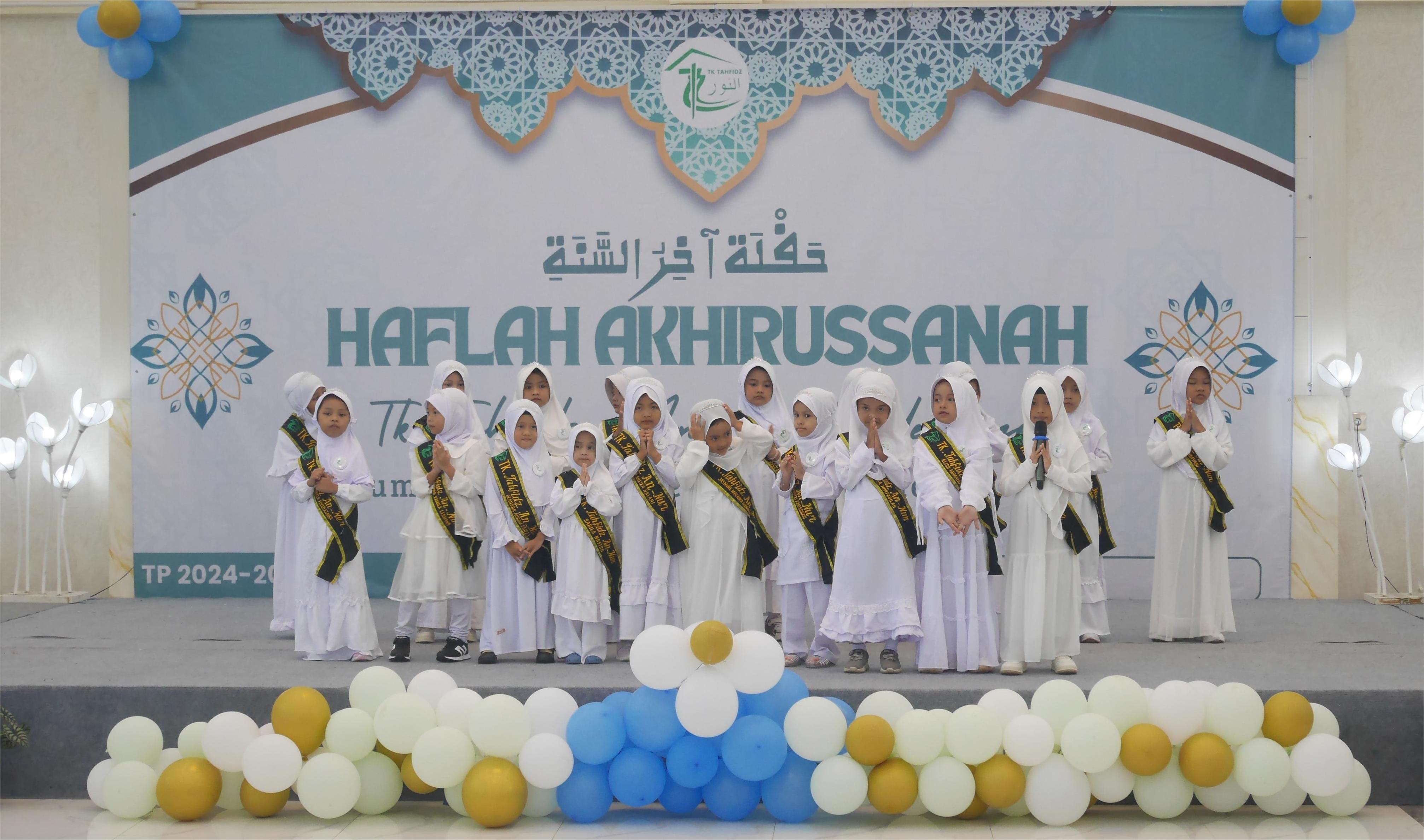 Ratusan santri TK Tahfidz Annur mengikuti haflah akhirussanah di Balairung Hotel S' Rizki Pandeglang, Sabtu (21/6/2025).(Ari Supriadi/tangselpos.is)
