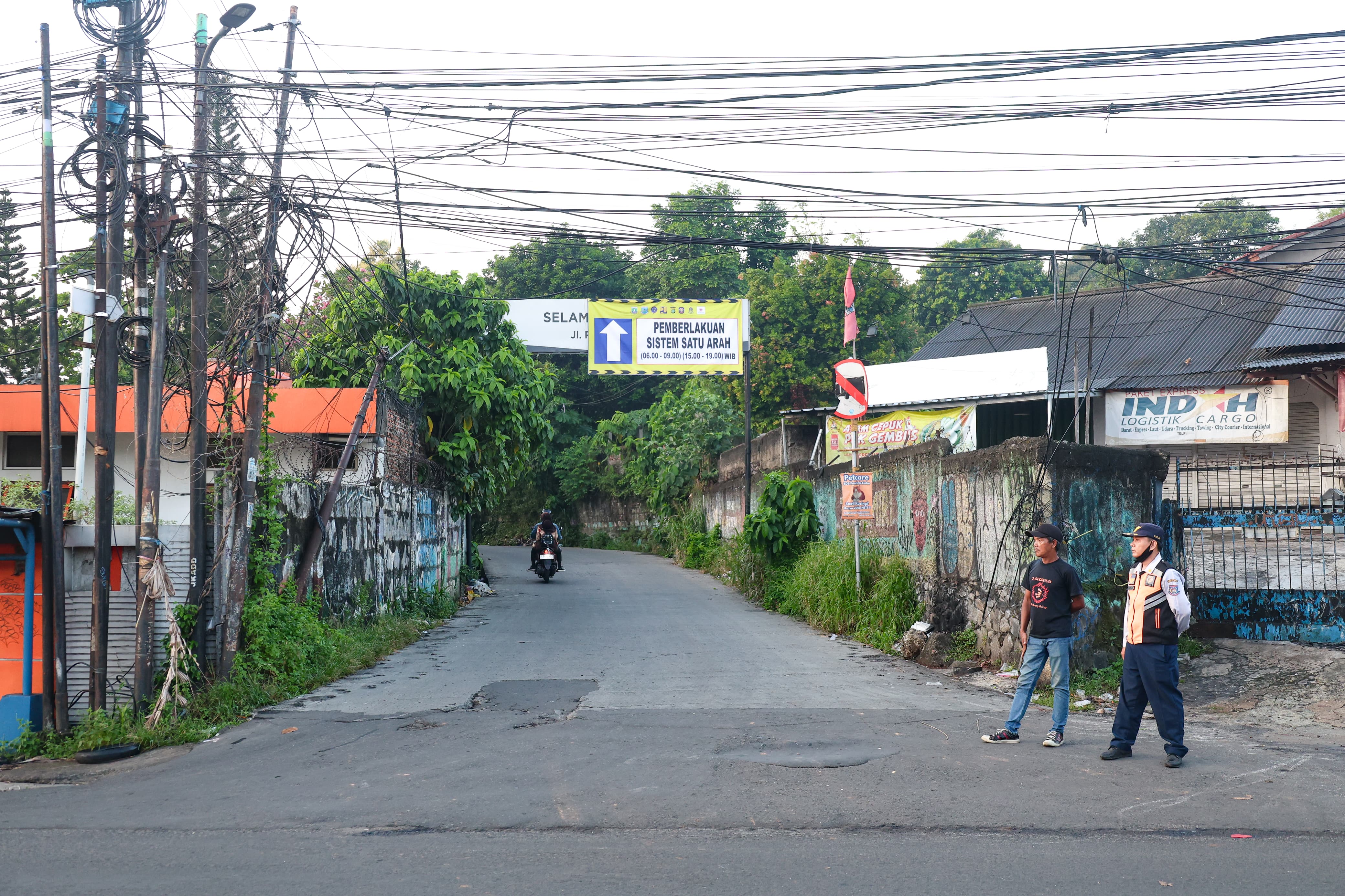 Uji coba sistem satu arah di Kota Tangerang Selatan resmi dimulai pada Senin pagi. (tangselpos.id/irm)