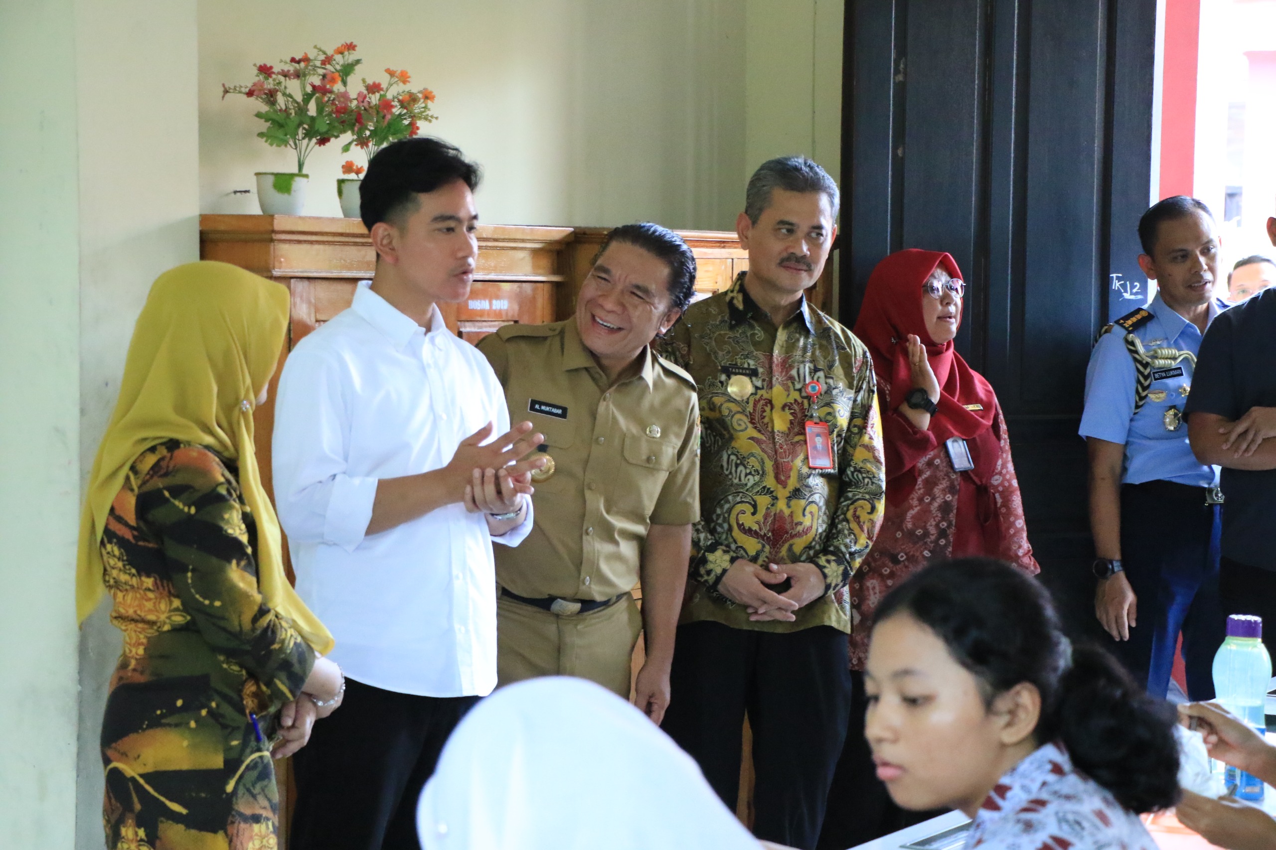 Pelaksanaan program Makan Bergizi Gratis di SMPN 3 Kota Tangerang, Kamis (21/11/2024). (tangselpos.id/irm)