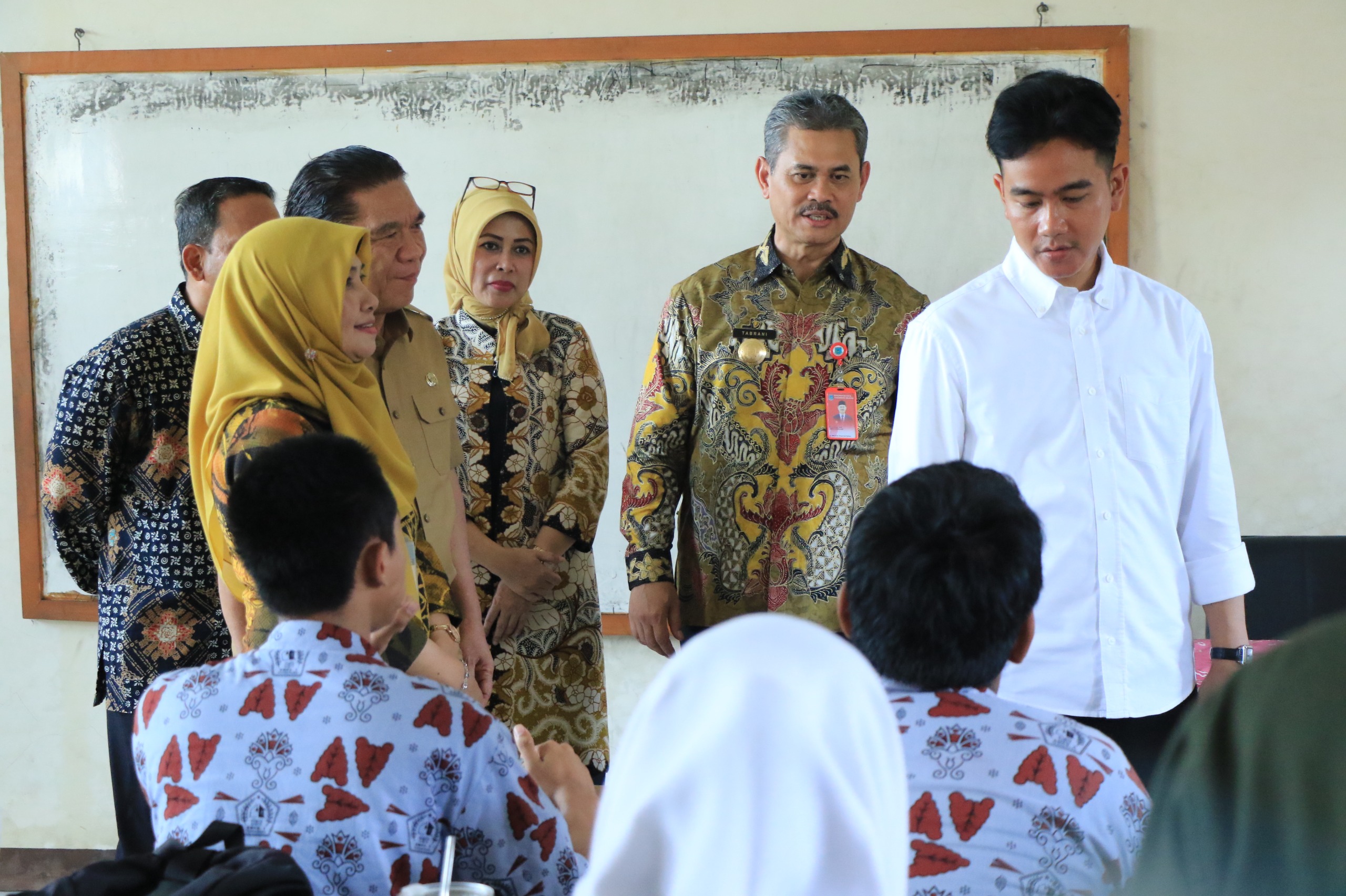 Pelaksanaan program Makan Bergizi Gratis di SMPN 3 Kota Tangerang, Kamis (21/11/2024). (tangselpos.id/irm)