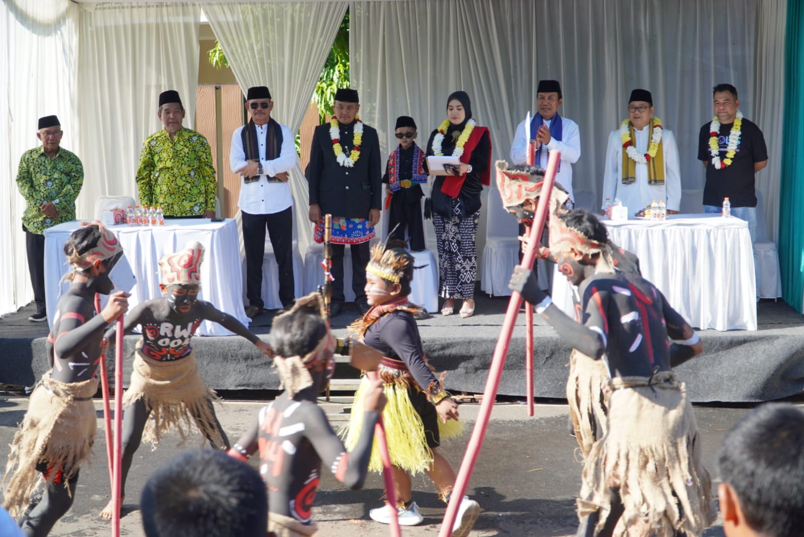 Ribuan warga tampil dengan busana adat & kreativitas unik, rayakan HUT RI ke-80 & HUT ke-27 Bakti Jaya. (Ist)