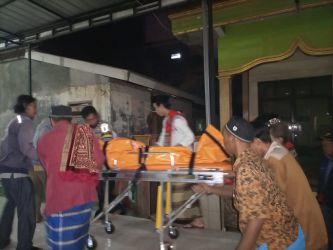 Salah satu korban meninggal kecelakaan bus di Ciamis. (Dok. Humas Polda Banten)