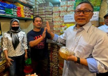 Zulkifli Hasan saat mengunjungi Pasar Cibubur. (Ist)