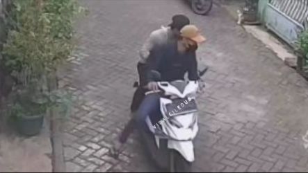 Pelaku Penjambretan yang Terekam CCTV di komplek Wisma Tajur, Kelurahan Tajur, Kecamatan Ciledug, Kota Tangerang. (tangselpos.id/Ist)