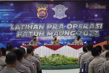 Kapolda Banten membuka latihan pra operasi Patuh Maung 2022. Foto : Humas Polda Banten