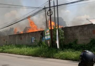 Pabrik bingkai PT Gaya Indonesia di Kramatwatu yang terbakar. Foto : Istimewa
