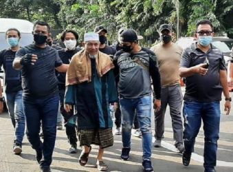 Ketua Khilafatul Muslimin ditangkap pihak Polisi di Bandar Lampung. Foto : Istimewa