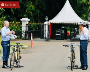 Presiden Joko Widodo ajak PM Australia naik sepeda Bambu di Kebun Raya Bogor