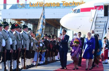 Presiden Joko Widodo beserta Ibu Negara Iriana telah mendarat di Jerman. (Ist)