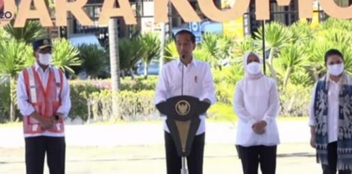 Presiden Joko Widodo didampingi Menteri Perhubungan Budi Karya meresmikan perluasan Bandara Labuan Bajo, NTT. (Dok. Setpres)