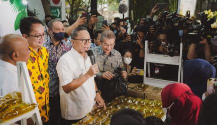 Menteri Perdagangan Zulkifli Hasan saat berada di  Pasar Gayamsari Semarang. (Ist)