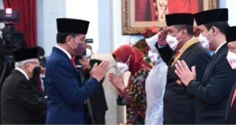 Presiden Jokowi bersama Wapres KH Ma'ruf Amin bersama para penerima Gelar Kehormatan di Istana Negara, Jakarta. (Dok. Setpres)