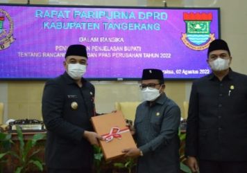 Bupati Tangerang Zaki Iskabdar pada Rapat Paripurna DPRD Kabupaten Tangerang. (Ist)