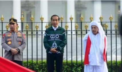 Kapolri Jenderal Listyo Sigit Prabowo saat mendampingi Presiden Jokowi saat melepas kirab Merah Putih di Istana Merdeka Minggu (28/8). (Foto : Setpres)