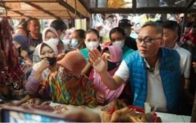 Mendag Zulkifli Hasan saat di Pasar Dukuh, Surabaya pada Minggu 14/8. (Ist)