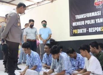 Kapolres Metro Tangerang memberi arahan kepada Pelajar yang terlibat tawuran baru-baru ini di Kota Tangerang. Foto : Istimewa