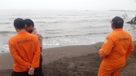 proses pencarian korban tenggelam di Pantai Desa Muara Pertamina, Teluknaga, Kabupaten Tangerang.  (Foto : BPBD Kabupaten Tangerang)