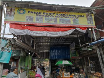Harga cabai di Pasar Bukit Pamulang 2 ikut melonjak. (tangselpos.id/mg-1)