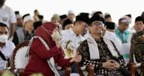 Menko Polhukam Mahfud MD bersama Gubernur Jawa Timur Khofifah Indar Parawansa. Foto : Istimewa