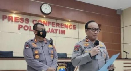 Kadiv Humas Mabes Polri Irjen Pol Dedi Prasetyo saat  konferensi pers di Mapolda Jawa Timur. (Ist)