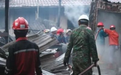 Bengkel Electrical di Kabupaten Serang terbakar habis diduga dari percikan api rokok. Foto : Istimewa