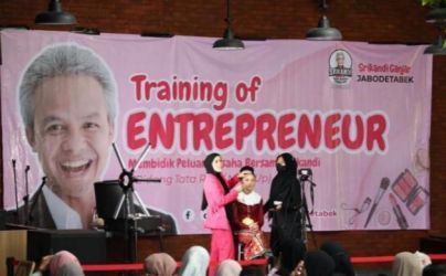 Srikandi Ganjar menggelar training of Entrepreneur di Cafe Wow KWB (foto : Ist)