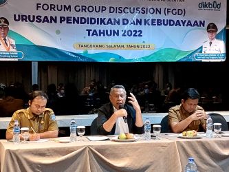 Wali Kota Tangsel, Benyamin Davnie dalam kegiatan Forum Group Discussion (FGD) Urusan Pendidikan dan Kebudayaan Tahun 2022. (ist)