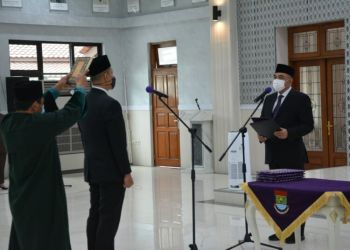 Bupati Tangerang Ahmed Zaki Iskandar melantik Denny Riyanto sebagai Direktur Utana MKR. (Ist)