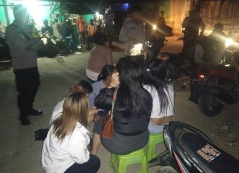 Polisi merazia tempat hiburan di Pakuhaji, delapan wanita tukang cai berhasil diamankan.