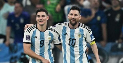 Julian Alvarez (kiri) dan Lionel Messi (kanan). (Ist)