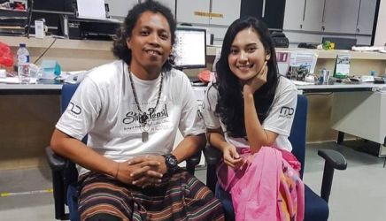 Arie Keriting dan sang istri indah Permatasari. (Ist)