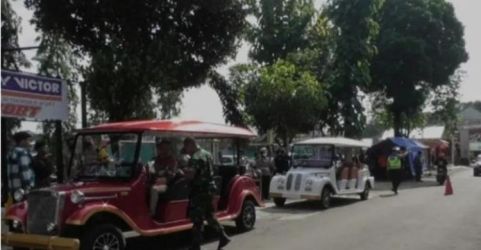 Bantuan dua unit golf car dari UGM untuk membantu tamu undangan yang akan ke rumah Erina. (Ist)