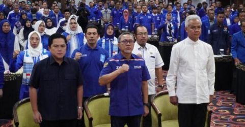 Menteri BUMN Erick Thohir (kiri) Ketum PAN Zulkifli Hasan (tengah) dan Gubernur Jawa Tengah Ganjar Pranowo (kanan) hadir pada acara Bacaleg PAN se Jawa Tengah di Semarang. (Ist)