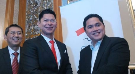 Ketua KOI Raja Sapta Oktohari (tengah) dan Menteri BUMN Erick Thohir (kanan). (Ist)