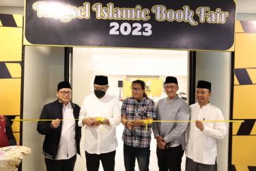 Tangsel Islamic Book Fair dibuka sejak 25 Maret hingga 2 April berlokasi di Islamic Center Serpong Tangsel. Menyediakan berbagai ragam bacaan Islami. Arena ini juga cocok untuk dijadikan ngabuburit jelang berbuka puasa.