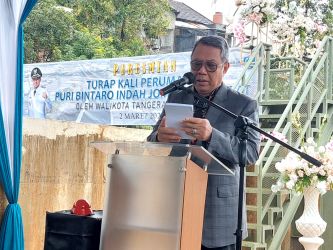 Wali Kota Tangsel, Benyamin Davnie resmikan pembangunan turap di Perumahan Puri Bintaro Indah, Ciputat, Tangsel