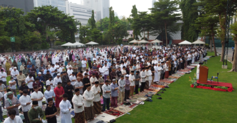 Warga Negara Indonesia di Thailand sholat ied di Kedutaan.  Foto : Ist